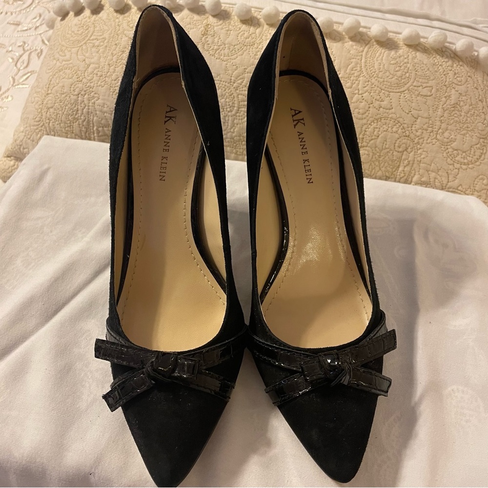 Anne Klein Black Fabric High Heel with Bow, Women’s Size 8M
